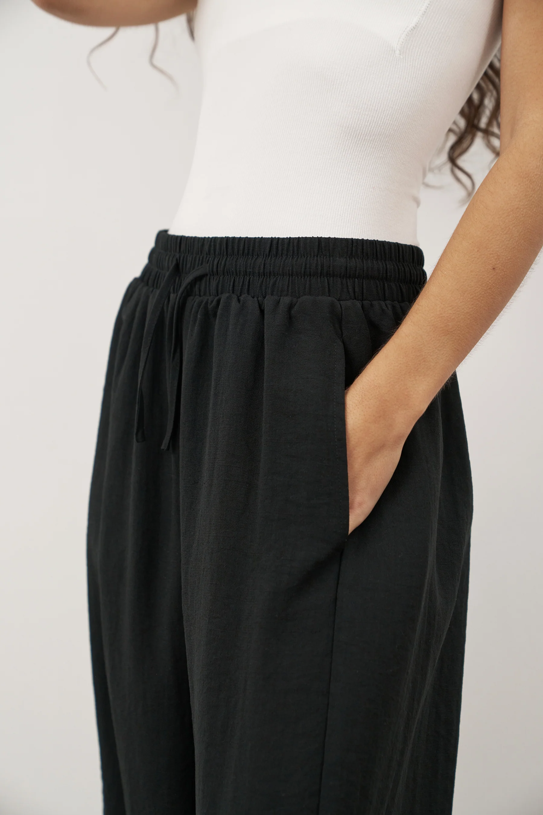 LUCY BARREL PANT - NOIR - Image 5